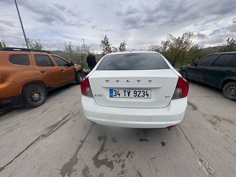 VOLVO S40
