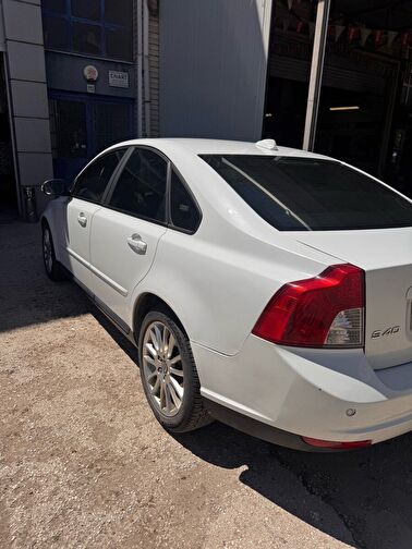 VOLVO S40