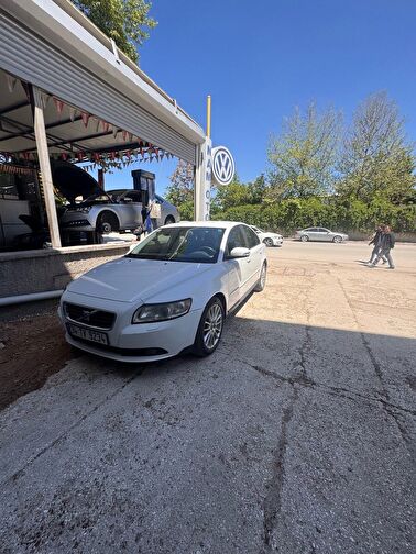 VOLVO S40
