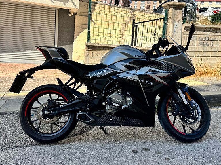 CFmoto 250SR