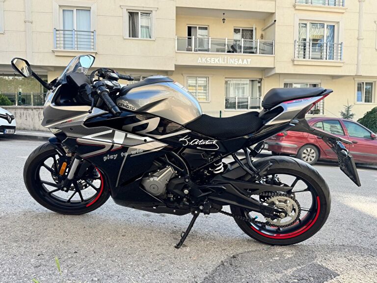 CFmoto 250SR