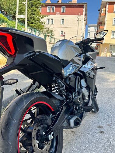 CFmoto 250SR