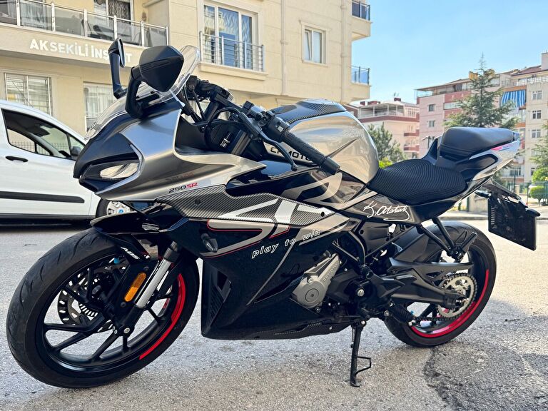 CFmoto 250SR