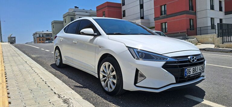 HYUNDAI ELANTRA