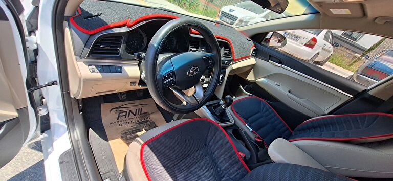 HYUNDAI ELANTRA