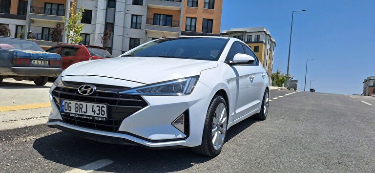 HYUNDAI ELANTRA