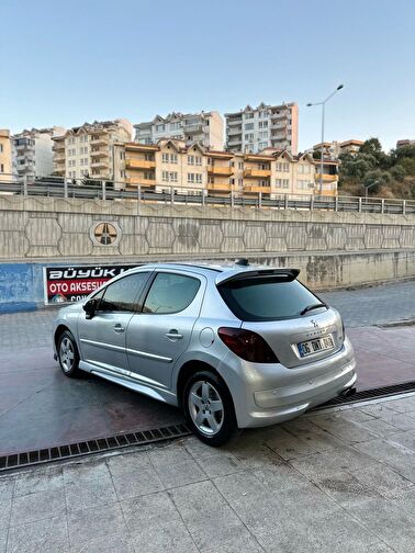 PEUGEOT 207