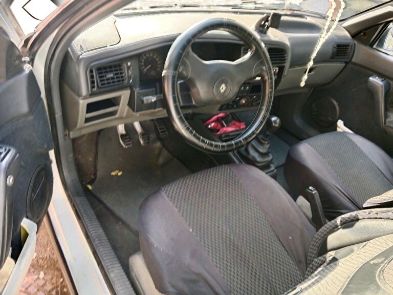 RENAULT 19
