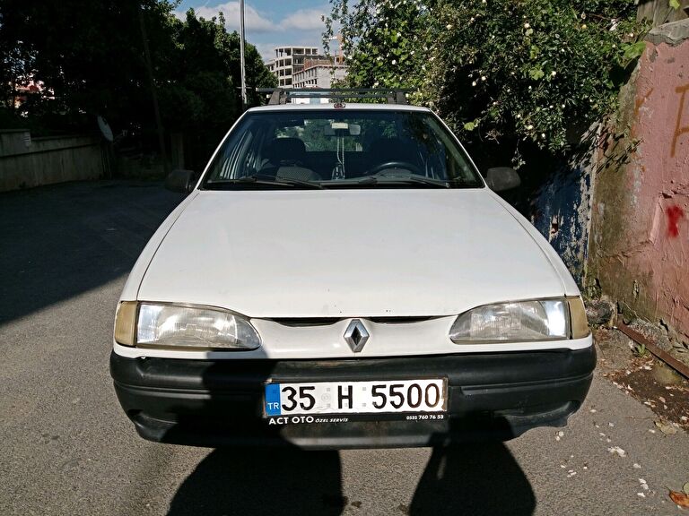 RENAULT 19
