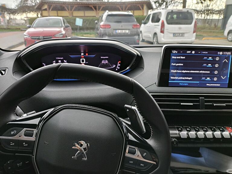 PEUGEOT 3008