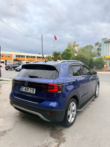 VOLKSWAGEN T-CROSS
