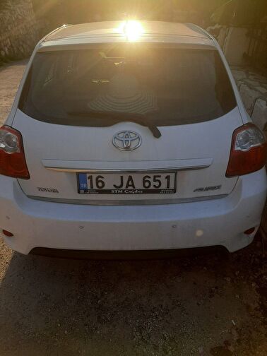 TOYOTA AURIS