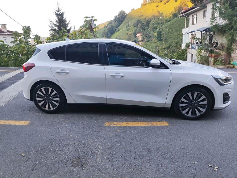 FORD FOCUS