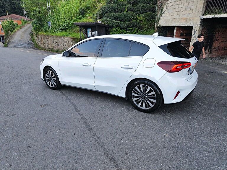 FORD FOCUS