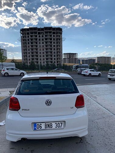 VOLKSWAGEN POLO