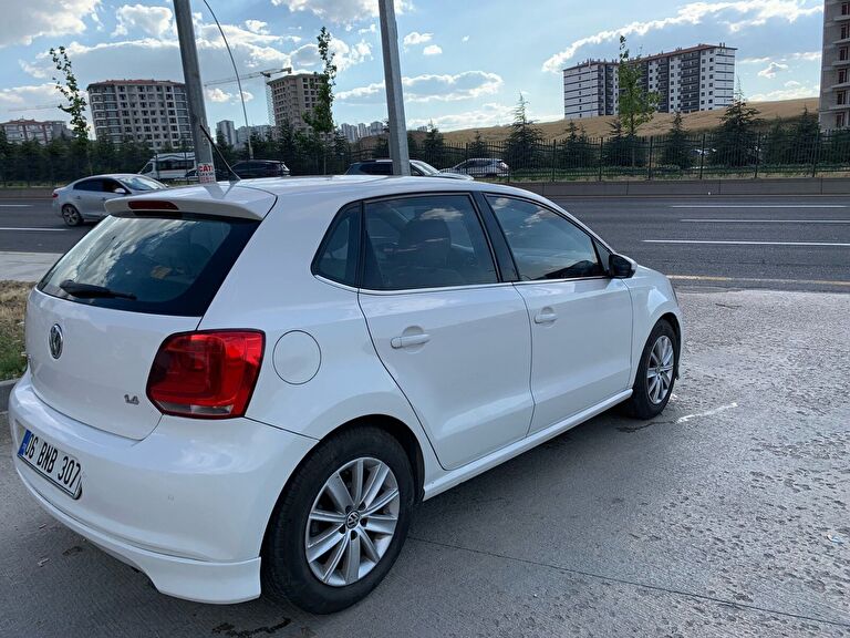VOLKSWAGEN POLO