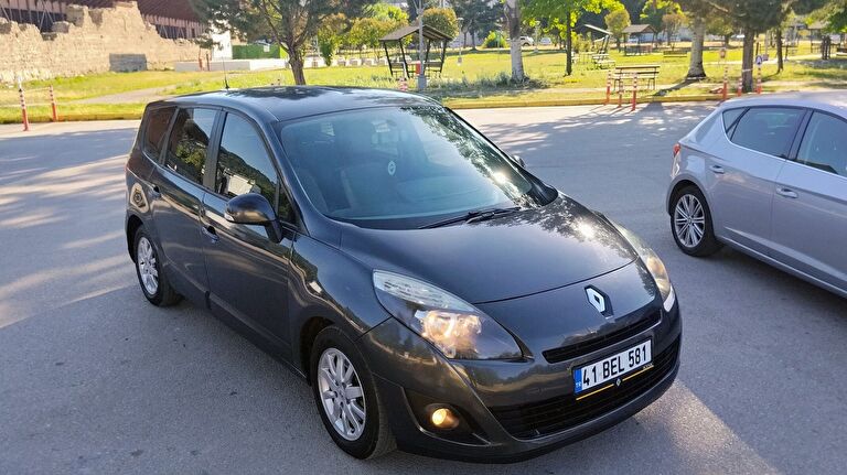 RENAULT GRAND SCENIC