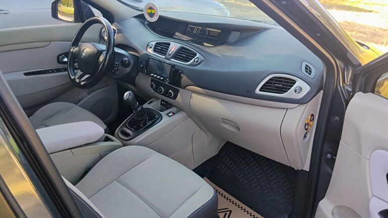 RENAULT GRAND SCENIC