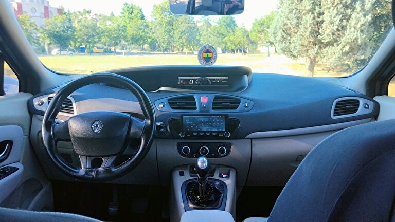 RENAULT GRAND SCENIC