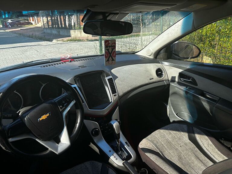 CHEVROLET CRUZE