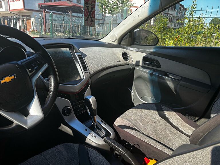 CHEVROLET CRUZE