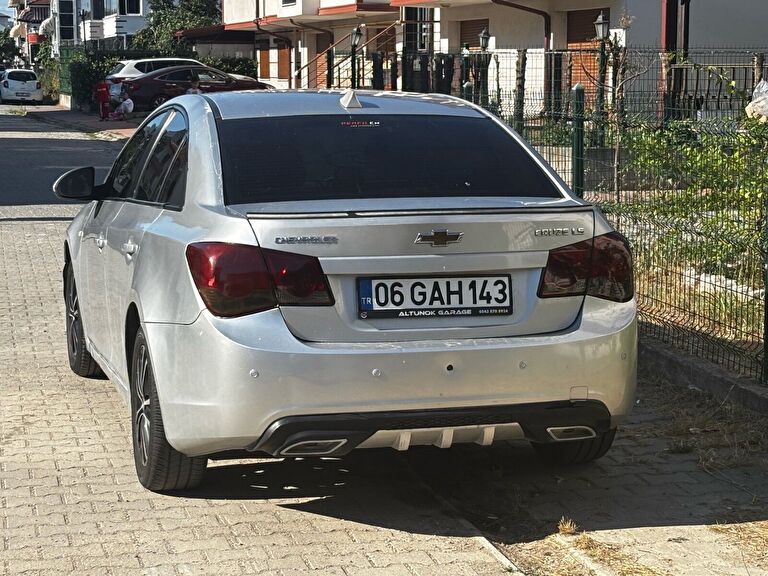 CHEVROLET CRUZE