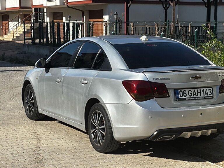CHEVROLET CRUZE