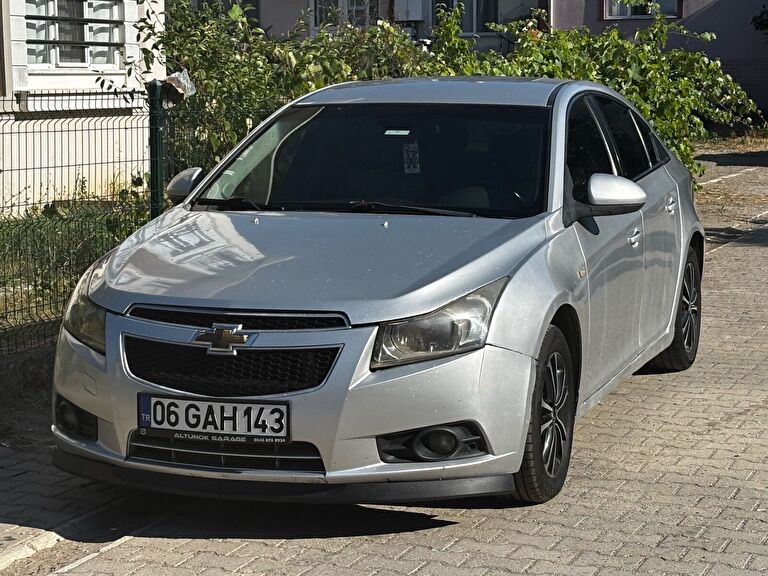 CHEVROLET CRUZE