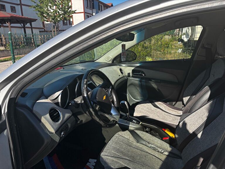 CHEVROLET CRUZE