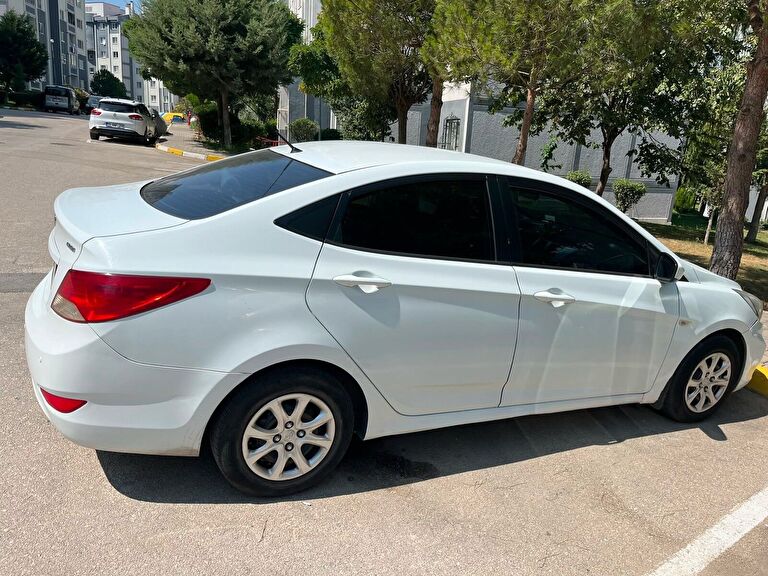 HYUNDAI ACCENT BLUE