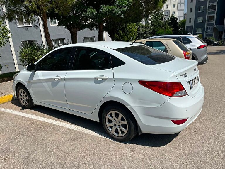 HYUNDAI ACCENT BLUE