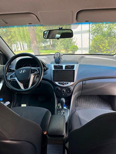 HYUNDAI ACCENT BLUE