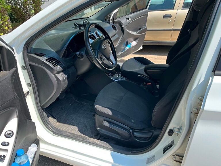 HYUNDAI ACCENT BLUE
