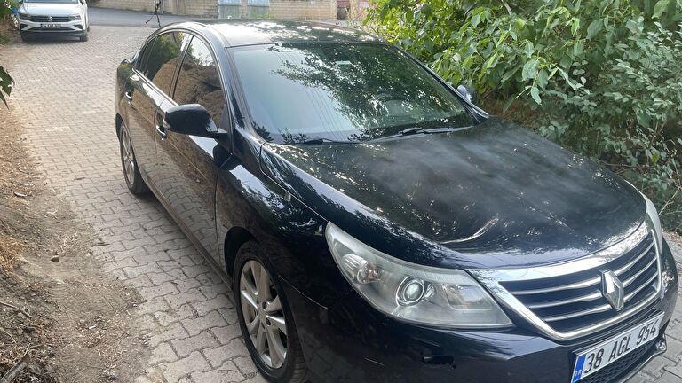 RENAULT LATITUDE