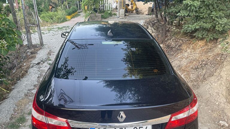 RENAULT LATITUDE