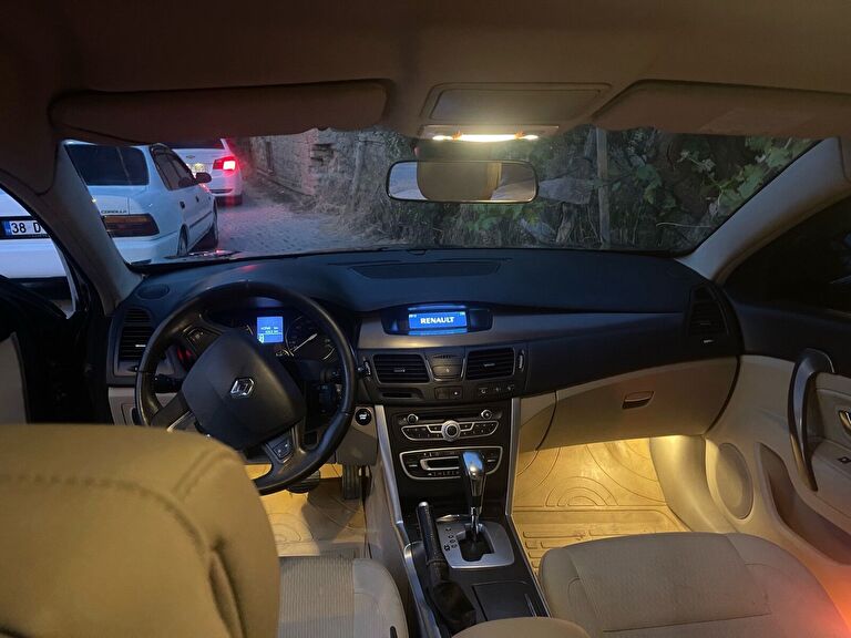 RENAULT LATITUDE