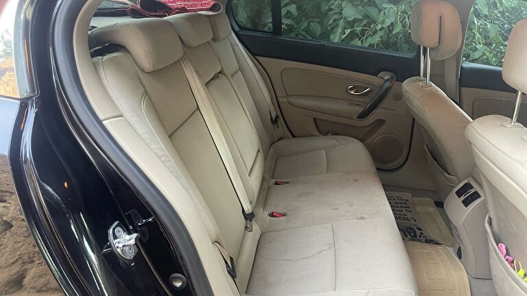 RENAULT LATITUDE