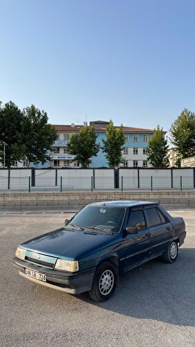 RENAULT 9