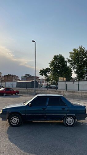 RENAULT 9
