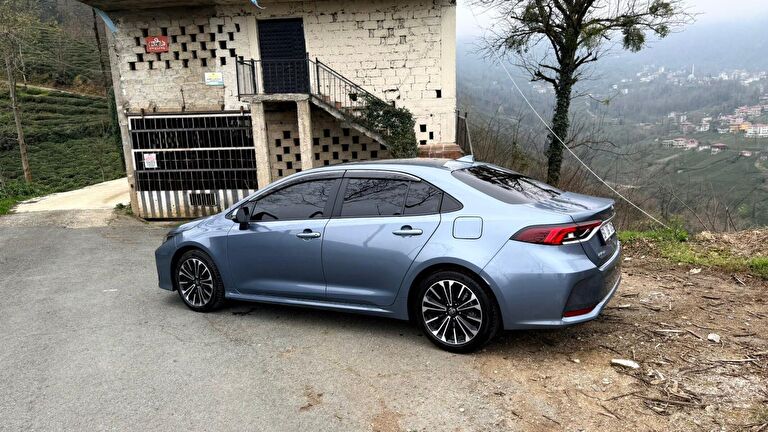 TOYOTA COROLLA