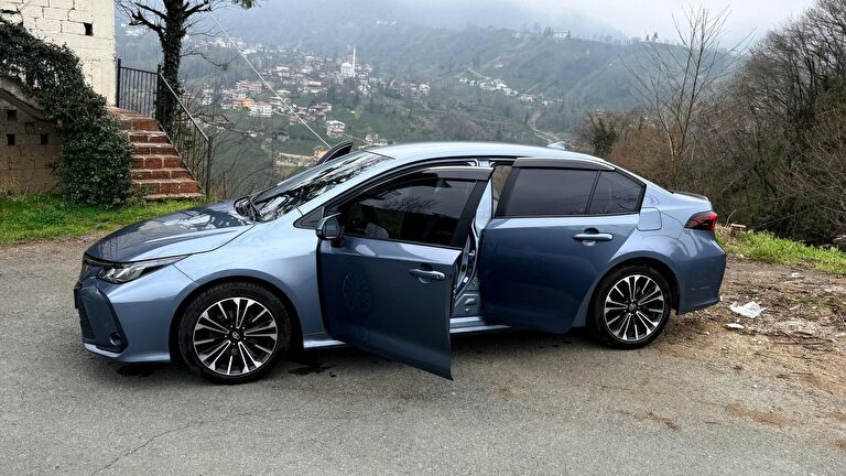 TOYOTA COROLLA