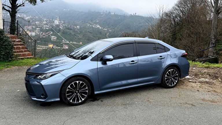 TOYOTA COROLLA