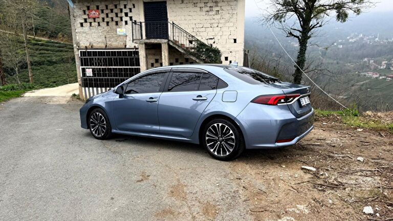 TOYOTA COROLLA