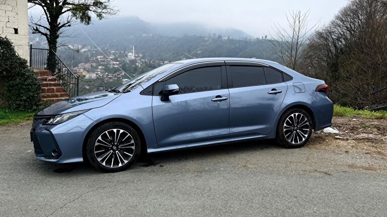 TOYOTA COROLLA