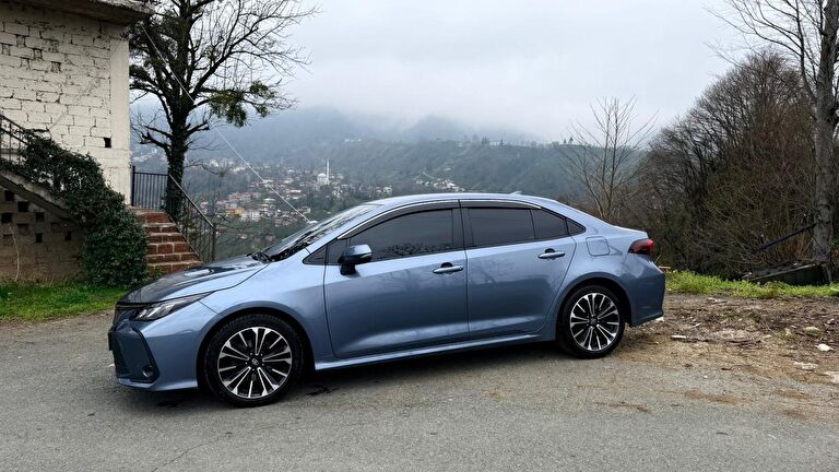 TOYOTA COROLLA