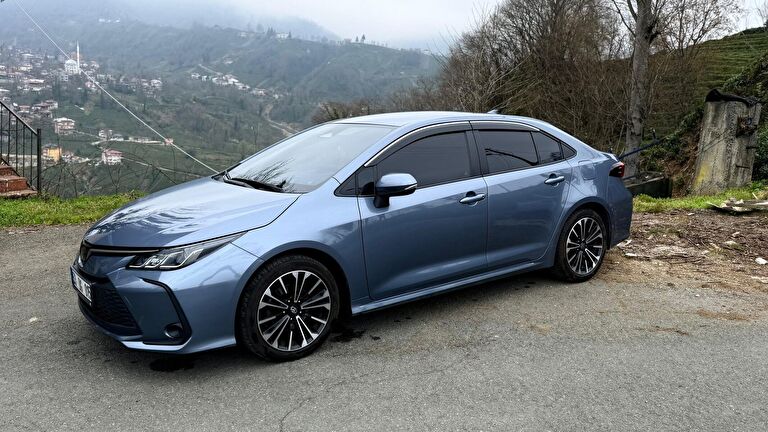 TOYOTA COROLLA