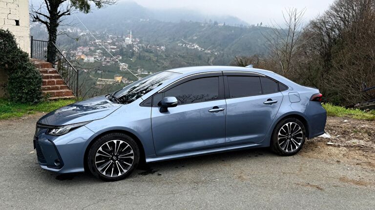TOYOTA COROLLA