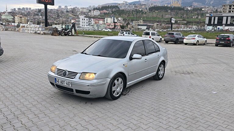 VOLKSWAGEN BORA