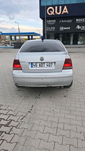 VOLKSWAGEN BORA