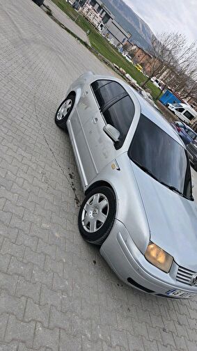 VOLKSWAGEN BORA